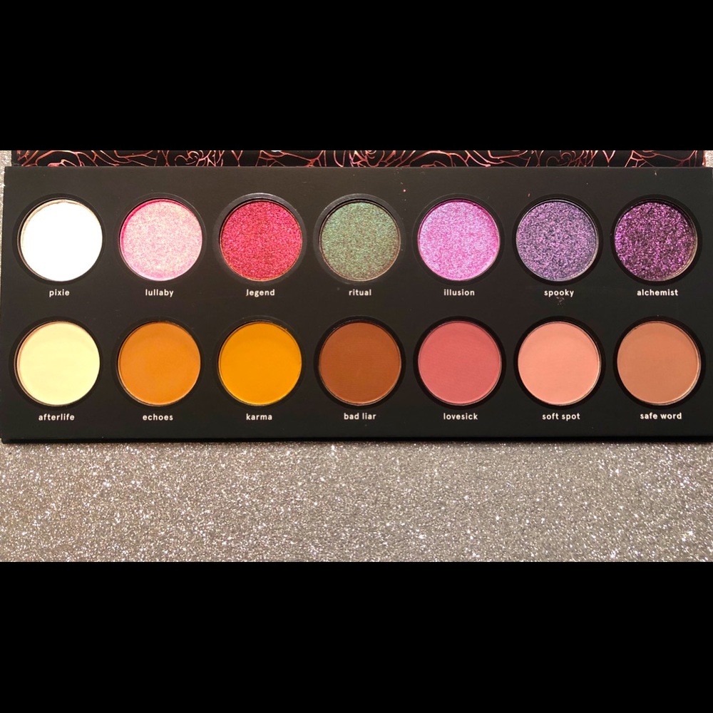 BNIB! BH Cosmetics 1991 Eyeshadow Palette 🎨